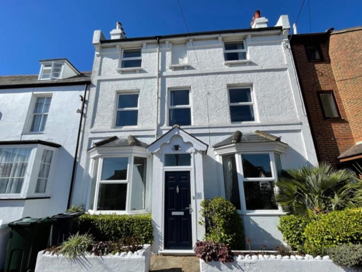 Spacious 4-Bed Beach Retreat For Families Steps From The Shore In Pevensey Bay 外观 照片