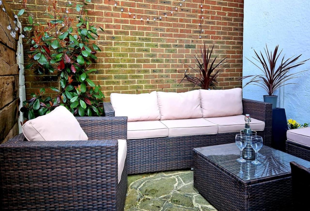 Spacious 4-Bed Beach Retreat For Families Steps From The Shore In Pevensey Bay 外观 照片