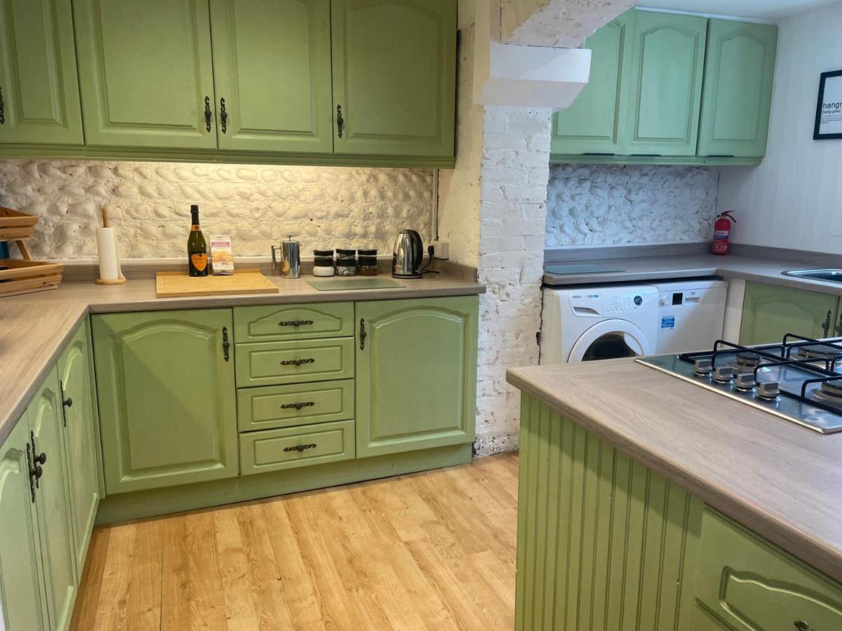 Spacious 4-Bed Beach Retreat For Families Steps From The Shore In Pevensey Bay 外观 照片