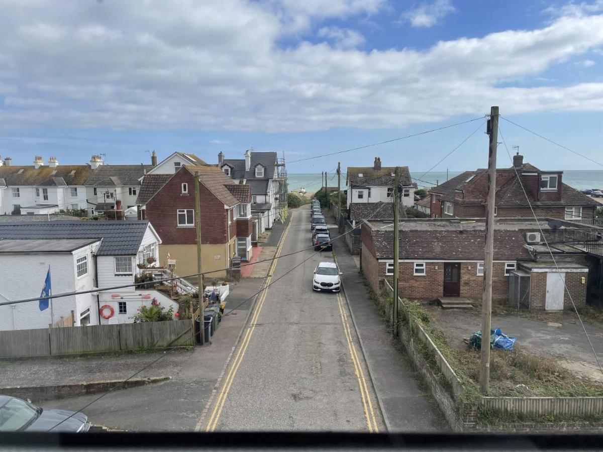 Spacious 4-Bed Beach Retreat For Families Steps From The Shore In Pevensey Bay 外观 照片