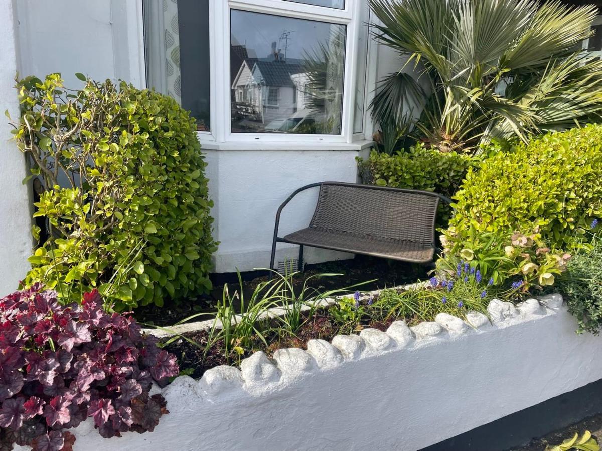 Spacious 4-Bed Beach Retreat For Families Steps From The Shore In Pevensey Bay 外观 照片