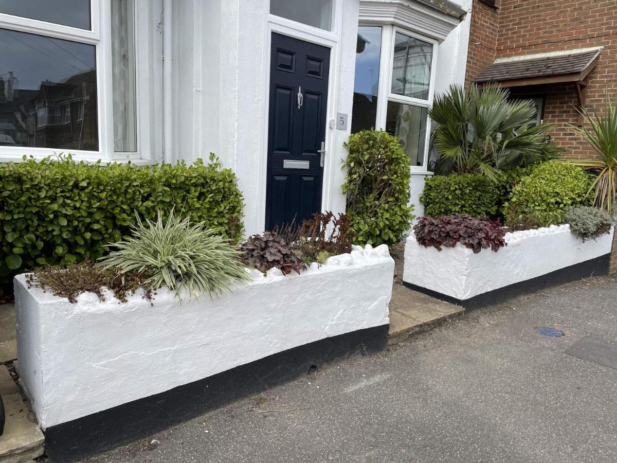 Spacious 4-Bed Beach Retreat For Families Steps From The Shore In Pevensey Bay 外观 照片