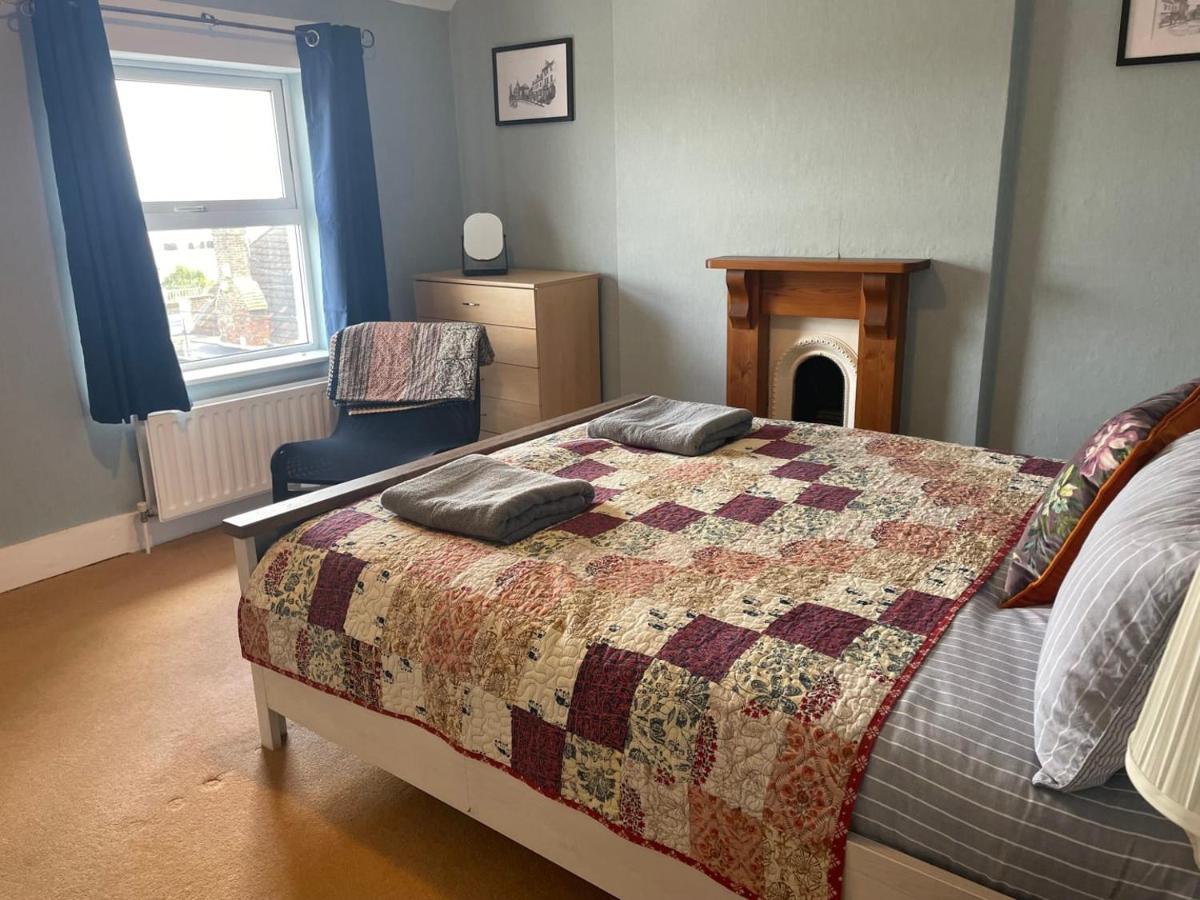 Spacious 4-Bed Beach Retreat For Families Steps From The Shore In Pevensey Bay 外观 照片