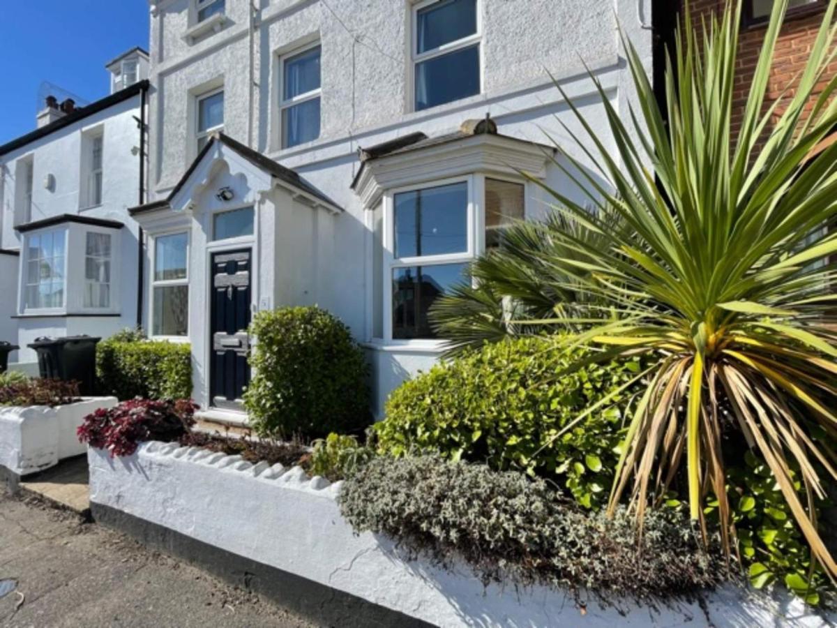 Spacious 4-Bed Beach Retreat For Families Steps From The Shore In Pevensey Bay 外观 照片