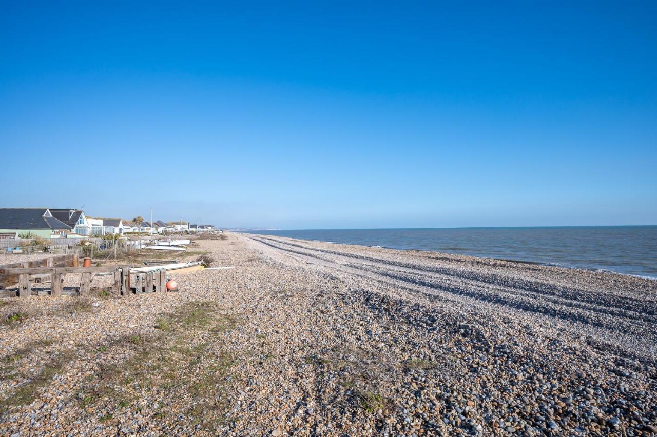 Spacious 4-Bed Beach Retreat For Families Steps From The Shore In Pevensey Bay 外观 照片